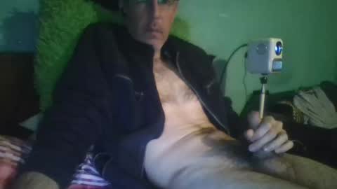 reyes_albert2006 online show from February 2026 11:06:02 AM