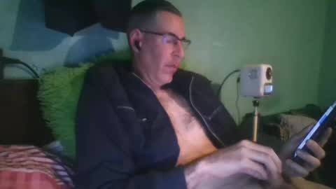 reyes_albert2006 online show from April 2026 03:44:01 PM