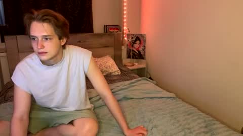 Snapshot of reynasweet_ chatting on July 2026 10:16:01 PM Lola online show from July 2026 10:16:01 PM