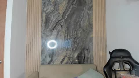 Riana online show from October 2025 04:49:02 PM