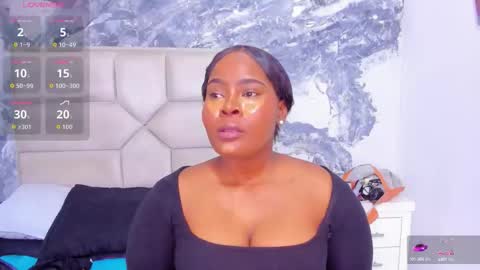 Riana online show from October 2025 09:15:01 PM