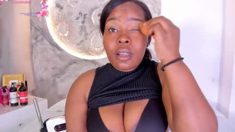 Riana online show from December 2025 05:06:02 AM