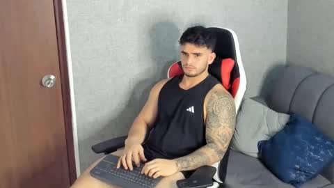 ricardogonzalez666 online show from December 2024 06:44:02 AM