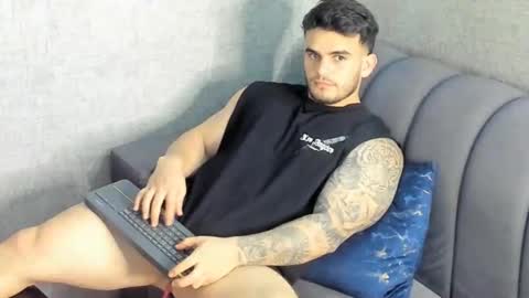 ricardogonzalez666 online show from December 2024 11:19:01 PM