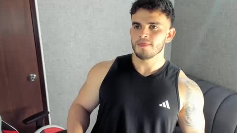 ricardogonzalez666 online show from December 2024 01:22:01 AM