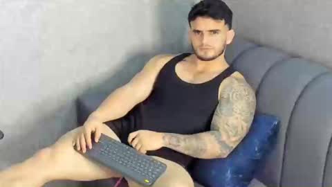 ricardogonzalez666 online show from December 2024 01:26:02 AM