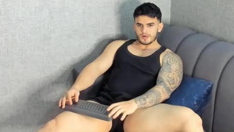ricardogonzalez666 online show from December 2024 06:00:01 AM
