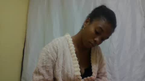 Snapshot of richella34 chatting on June 2026 01:37:01 AM richella34 online show from June 2026 01:37:01 AM