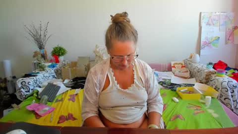 Anna - not anna - right Anna  online show from September 2025 12:31:02 PM