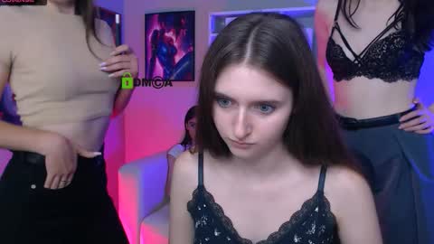 Snapshot of riley_sanders chatting on October 2025 02:15:02 PM Meow online show from October 2025 02:15:02 PM