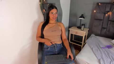 RIRI  online show from September 2025 07:59:01 PM