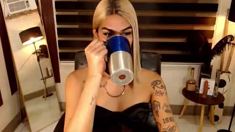 riri online show from December 2025 10:10:02 AM