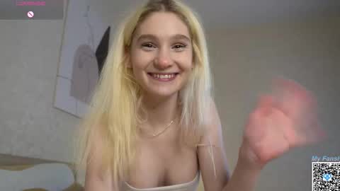 Snapshot of risingdawnn chatting on October 2025 01:50:01 AM Flora online show from October 2025 01:50:01 AM