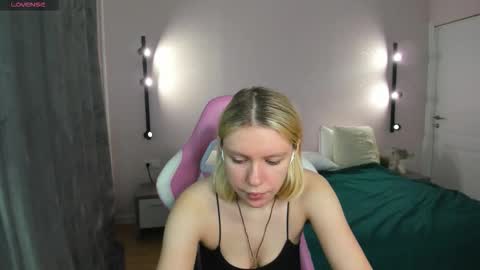 Snapshot of river_stoynee chatting on October 2025 01:14:02 AM river_stoynee online show from October 2025 01:14:02 AM