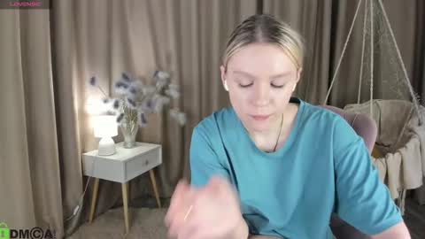 Snapshot of river_stoynee chatting on October 2025 10:20:02 PM river_stoynee online show from October 2025 10:20:02 PM