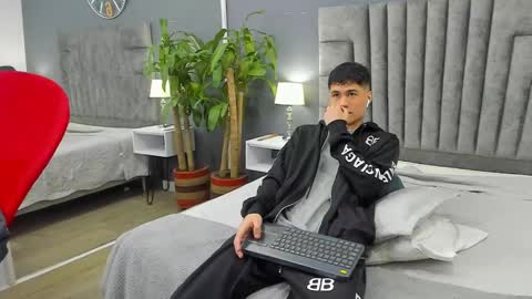 Roan Birkin online show from February 2025 07:16:02 PM