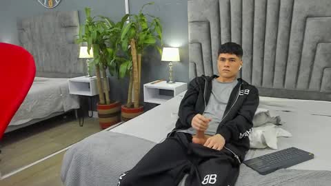 Roan Birkin online show from February 2025 10:19:01 PM