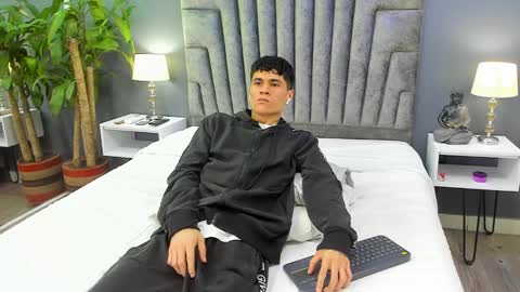 Roan Birkin online show from February 2025 11:14:02 PM