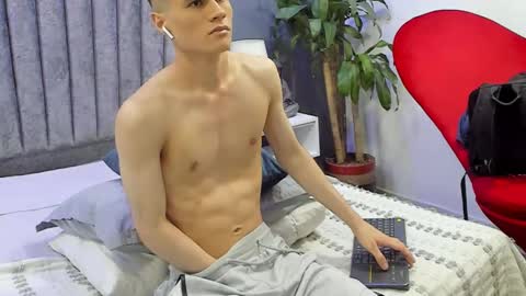 Roan Birkin online show from March 2025 10:36:02 PM