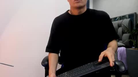 Roan Birkin online show from October 2025 07:23:01 PM