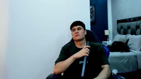 Roan Birkin online show from November 2025 07:35:01 PM