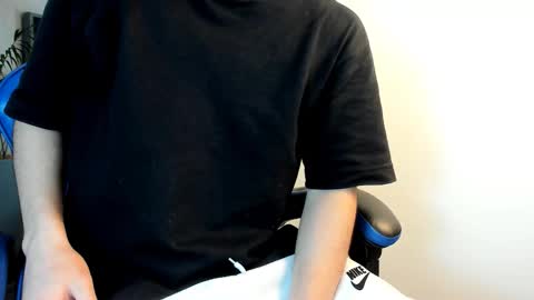 Roan Birkin online show from November 2025 07:18:01 PM