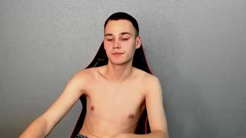 robert10211 online show from November 2025 06:51:02 PM