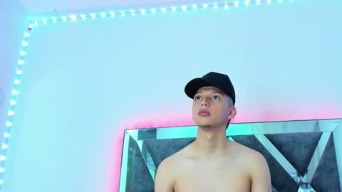 Robert Miller And Mael Thompson  online show from March 2025 05:57:02 PM