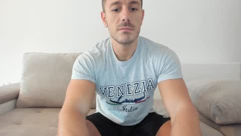 Snapshot of roberto4ever chatting on January 2025 07:30:01 AM roberto4ever online show from January 2025 07:30:01 AM