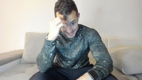 Snapshot of roberto4ever chatting on January 2025 03:53:02 PM roberto4ever online show from January 2025 03:53:02 PM