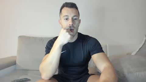 Snapshot of roberto4ever chatting on February 2025 05:31:01 AM roberto4ever online show from February 2025 05:31:01 AM