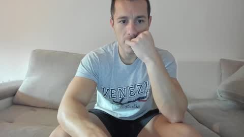 Snapshot of roberto4ever chatting on March 2025 05:42:02 AM roberto4ever online show from March 2025 05:42:02 AM