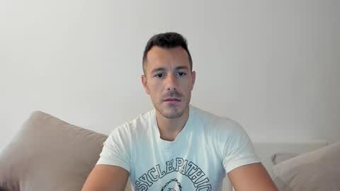 Snapshot of roberto4ever chatting on September 2025 05:07:01 AM roberto4ever online show from September 2025 05:07:01 AM