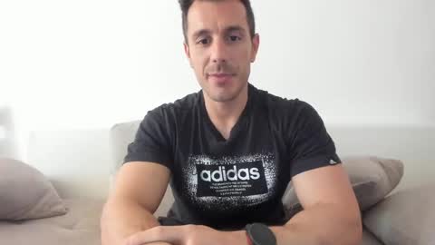 roberto4ever online show from April 2026 11:31:01 AM