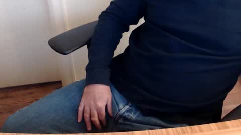 robidan6923 online show from October 2025 02:31:01 PM