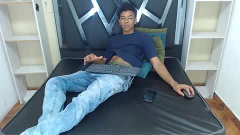 Snapshot of rocco_grey chatting on October 2025 07:23:02 PM ROCCO online show from October 2025 07:23:02 PM