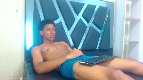 Snapshot of rocco_grey chatting on October 2025 08:09:02 PM ROCCO online show from October 2025 08:09:02 PM