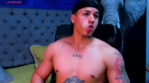 rocco_santos online show from October 2025 01:27:01 AM