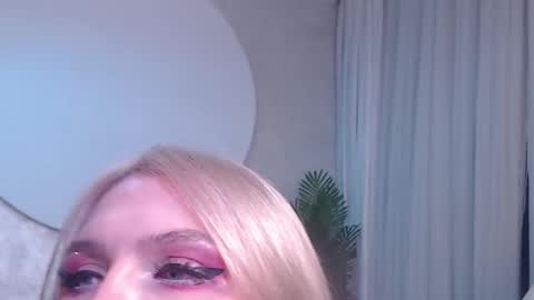 Lina and Den online show from November 2025 05:17:01 AM