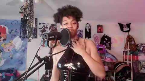 Snapshot of roelliitheecchi chatting on June 2026 03:35:02 PM Roellii Pinky online show from June 2026 03:35:02 PM