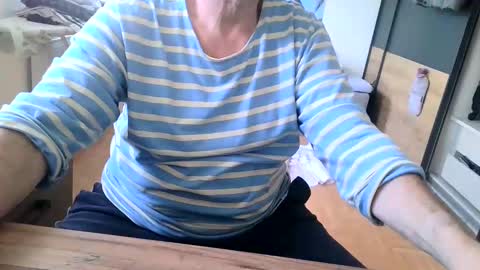 rolandloser1000 online show from December 2024 09:35:01 AM