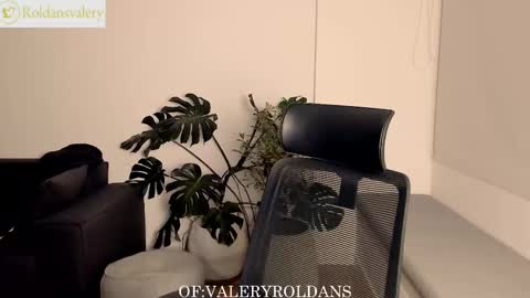 Valery Roldans online show from February 2025 02:21:01 AM