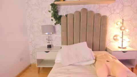 Snapshot of roma_love_ chatting on December 2024 04:06:01 PM online show from December 2024 04:06:01 PM