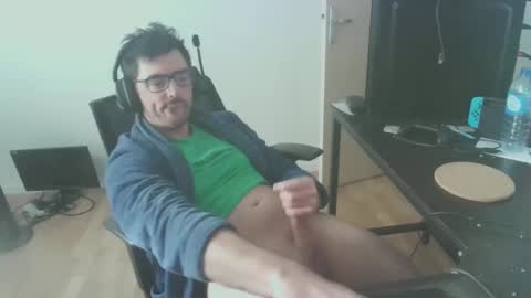 Snapshot of romainb72 chatting on January 2025 03:01:02 PM romainb72 online show from January 2025 03:01:02 PM