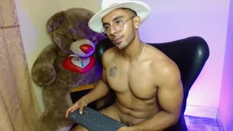 Snapshot of romanpearce_ chatting on January 2025 01:30:01 AM Roman online show from January 2025 01:30:01 AM