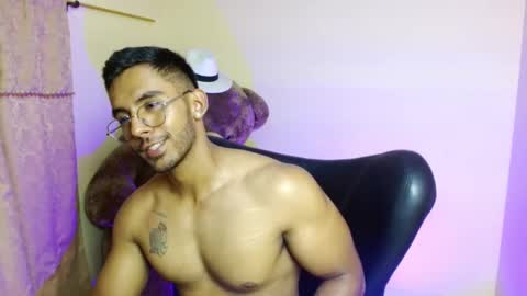 Snapshot of romanpearce_ chatting on January 2025 10:54:02 PM Roman online show from January 2025 10:54:02 PM