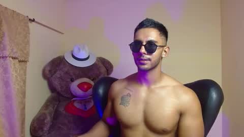 Snapshot of romanpearce_ chatting on January 2025 01:33:01 AM Roman online show from January 2025 01:33:01 AM