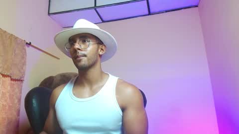 Snapshot of romanpearce_ chatting on February 2025 07:33:01 PM Roman online show from February 2025 07:33:01 PM