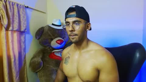 Snapshot of romanpearce_ chatting on February 2025 09:07:02 PM Roman online show from February 2025 09:07:02 PM