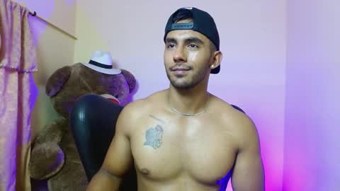 Snapshot of romanpearce_ chatting on February 2025 08:13:01 PM Roman online show from February 2025 08:13:01 PM